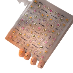 Stickers ongles 3D avec fleurs et abeilles dotés de reliefs dorés élégants pour ongle