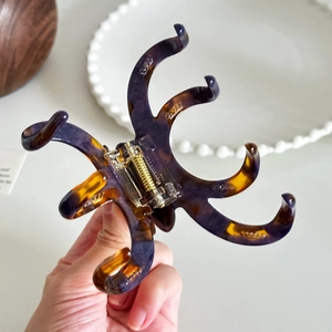 Premium 4mm thick amber and navy acetate octopus hair claw clip for elegant styling