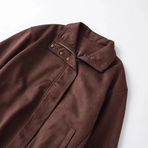 Dunkelbraune Wildlederjacke mit Stehkragen und silbernen Druckknöpfen für Damen