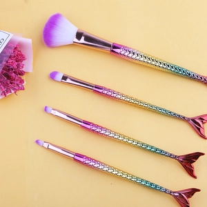 Set di 4 pennelli da trucco a sirena con manici sfumati e setole sintetiche viola morbide