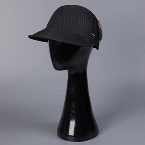 Cappello parasole giapponese in paglia intrecciata nera da donna con logo dorato