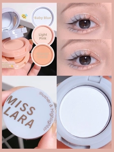 Vue macro de la palette Miss Lara avec poudres illuminatrices bleu bébé, rose et orange