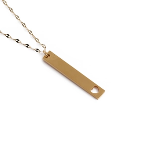 Goldene Edelstahl Halskette mit rechteckigem Anhänger und Herz-Ausschnitt auf Gliederkette
