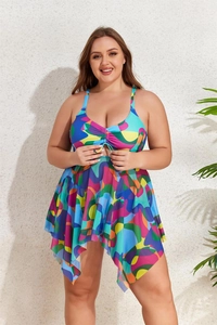 Details des Übergrößen-Tankinis mit buntem abstraktem Print und Kordelzug-Design