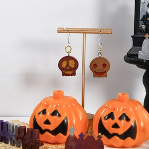 Pendientes de calavera de Halloween en resina brillante con decoración de calabaza