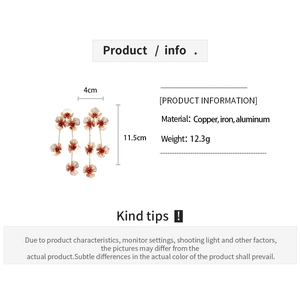 Détails des dimensions et spécifications des longues boucles d'oreilles à pompon rouge