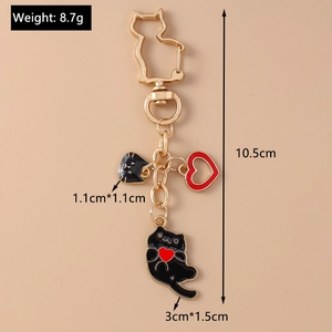 Detailed size chart of gold cat keychain with heart charms including weight and dimensions