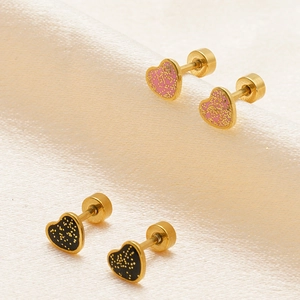 Set of pink and black heart stud earrings in 18K gold plated steel with glitter finish