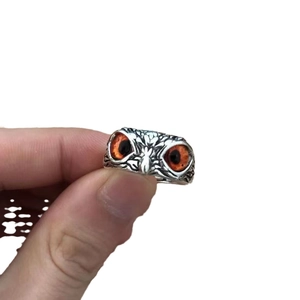 Retro 925 silver owl ring with realistic orange eyes shown in hand held presentation