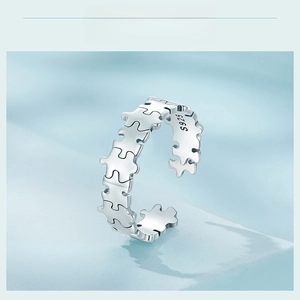 Macro shot of S925 sterling silver puzzle ring band showing adjustable open fit detail