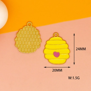 Detailed honeycomb alloy pendant with yellow enamel and pink heart, size 20mm x 24mm