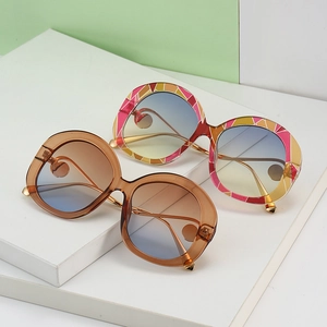 Fashion Oversized Round Sunglasses For Women PC Frame Metal Wavy Temples Artificial Pearl Decor UV400 Protection Gradient Lens