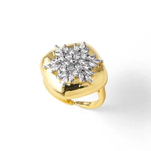 Adjustable 18k gold plated copper snowflake ring with sparkling white cubic zirconia stones