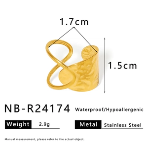 Détails de la bague entrelacée en acier doré 18K avec dimensions et poids du produit