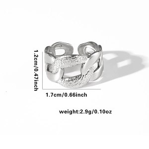 Detailed size specifications for silver chain ring with hammered texture and dimensions