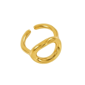 Makro-Detail des 18K vergoldeten Edelstahlrings mit doppellagigem überkreuztem Design