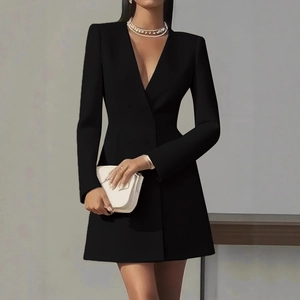 Schlank geschnittenes schwarzes doppelreihiges V-Ausschnitt Blazer-Kleid mit langen Ärmeln