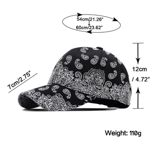 Détail de la casquette paisley montrant les dimensions 54-60cm de tour et 7cm de visière
