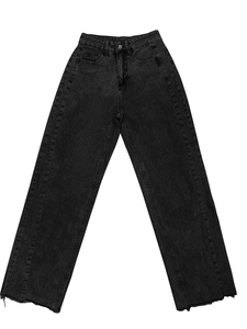 Détails du jean taille haute à jambe large avec ourlet brut et poches classiques
