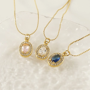 Collana in acciaio inossidabile placcato oro 18K con ciondoli in zirconia ovale rosa, blu e bianco