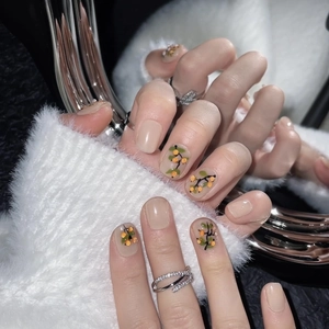 Hand-painted Chinese style press-on nails with 3D persimmon fruit pattern art design