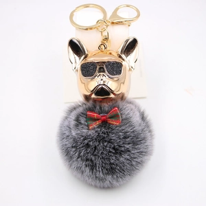 Portachiavi bulldog francese con testa in metallo dorato e pompon in finta pelliccia grigia