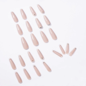 Faux ongles ballerine longs rose thé au lait avec décorations complètes en cristaux