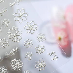 Adesivi per unghie 3D con fiori bianchi a rilievo e scritte eleganti decorative