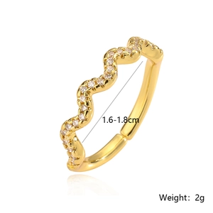 Detailed view of wave-shaped 18K gold plated ring with cubic zirconia and 2g weight info