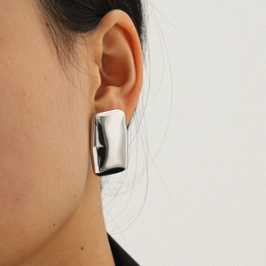 Boucles d'oreilles cœur minimalistes en acier inoxydable argenté avec surface polie