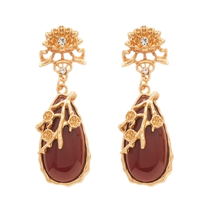 Boucles d'oreilles vintage dorées avec pierres rouges en goutte et cristaux