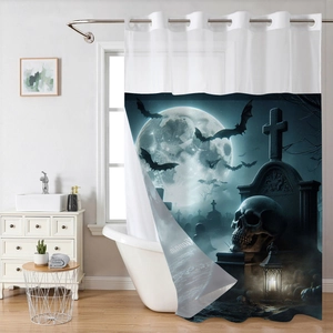 Detail van Halloween douchegordijn met realistische schedel en begraafplaats print