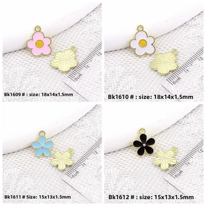 Detail view of tulip alloy pendants for DIY jewelry making with dimensions and measurements
