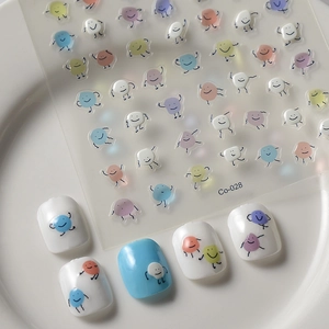 Dettaglio macro degli adesivi per unghie 3D Co-028 con rilievi colorati su tip unghie