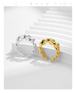Macro view of minimalist s925 silver twisted rings in gold and silver finish