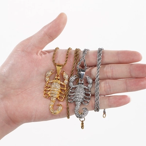 Pendentifs scorpion hip hop dorés et argentés ornés de cristaux brillants en strass
