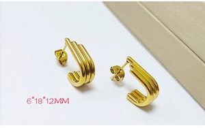 Detail view of 18K gold C-shaped earrings with triple bars measuring 6x18x12mm