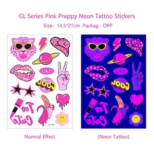 Tatouages temporaires rose fluo style Y2K avec motifs tigre et étoiles, 14,5x21cm