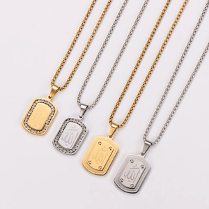 Colliers pendentifs carrés en acier inoxydable plaqué or 18 carats avec gravure arabe