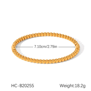 Detail view of gold bead bracelet with 7.10cm inner diameter and 18.2g weight specs