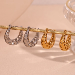 U-shaped hollow heart earrings in 18K gold and silver stainless steel finish
