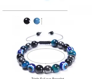 Dettaglio del bracciale con perline di ossidiana e occhio di tigre da 10mm regolabile