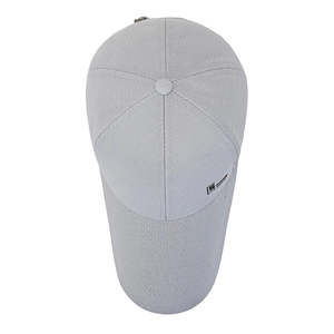 Atmungsaktive hellgraue Mesh-Baseballkappe mit verlängerter Krempe für Outdoor-Sonnenschutz