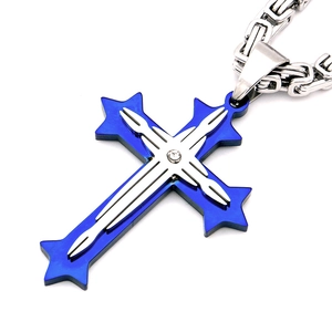 Pendentif croix triple couche en acier inoxydable bleu avec zircon et chaîne faite à la main
