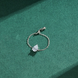 S925 sterling silver chain ring featuring a pear-cut teardrop zircon on a textured background