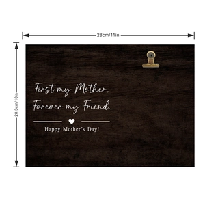 Macro detail of wooden photo frame with dimensions 28x20.3cm and Mother's Day message