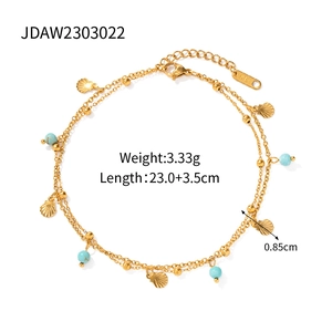 Close-up of double-layer gold anklet with turquoise beads and K18 hallmark detail