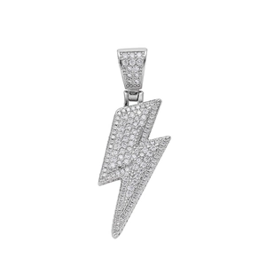 Vue détaillée du pendentif éclair argent hip hop avec micro-pavage en zircons cubiques