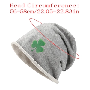 Détail du bonnet en tricot gris avec spécification de taille 56-58 cm de tour de tête