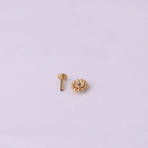 Boucles d'oreilles dorées en acier inoxydable avec bord perlé et dos plat pour piercing